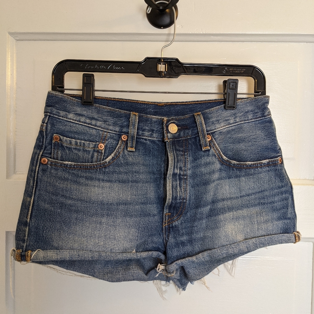Levi's 501 sz 26 midrise denim shorts